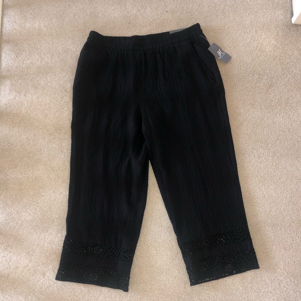 New JM Collection Crochet Trim Cropped Pants M